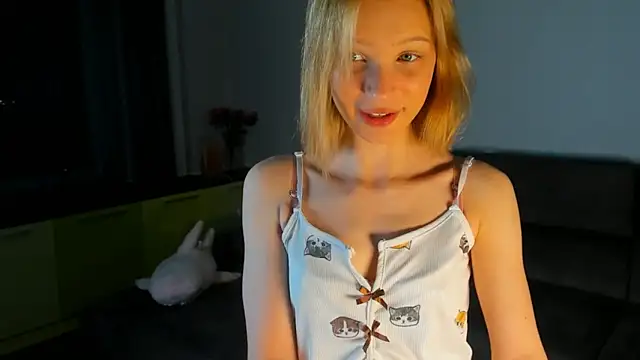 Snapshot of Kiracute18 chatting on 05.31.26 Kiracute18 online show from 05.31.26