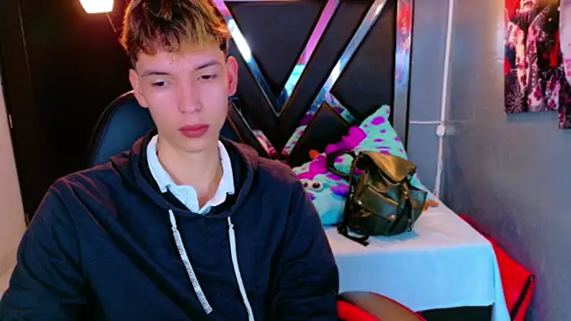 Liam Green1 online show from 02.23.26