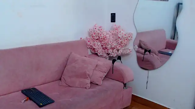 Snapshot of Kitty_f00x chatting on 04.30.26 Kitty f00x online show from 04.30.26