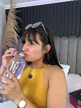 Snapshot of Nanda_vixen_ chatting on 02.13.26 Nanda vixen online show from 02.13.26