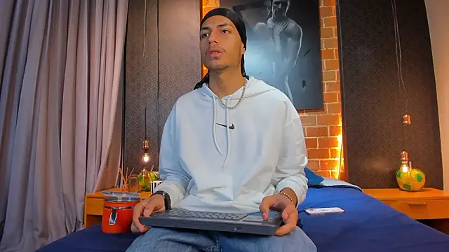 Snapshot of ItsZairen chatting on 02.08.26 ItsZairen online show from 02.08.26