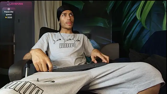 Snapshot of ItsZairen chatting on 02.10.26 ItsZairen online show from 02.10.26