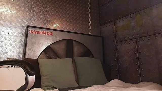 Snapshot of ItsZairen chatting on 02.12.26 ItsZairen online show from 02.12.26