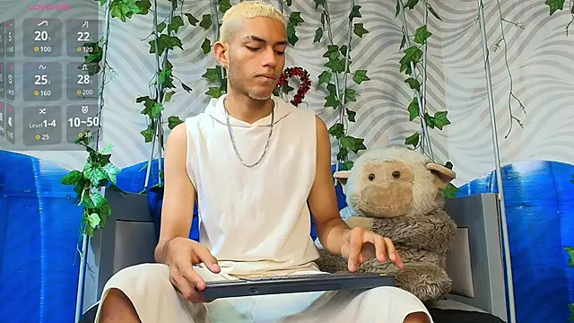 Snapshot of ItsZairen chatting on 02.20.26 ItsZairen online show from 02.20.26