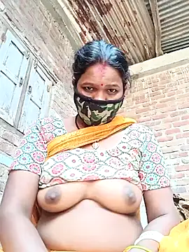 Snapshot of Kirti_sacsena chatting on 04.27.26 Kirti sacsena online show from 04.27.26