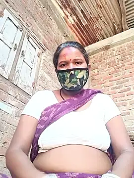 Snapshot of Kirti_sacsena chatting on 04.28.26 Kirti sacsena online show from 04.28.26