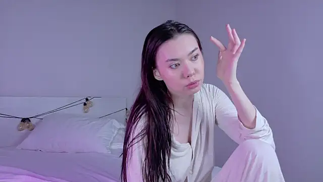 Snapshot of gwenonl1ne chatting on 04.30.26 gwenonl1ne online show from 04.30.26