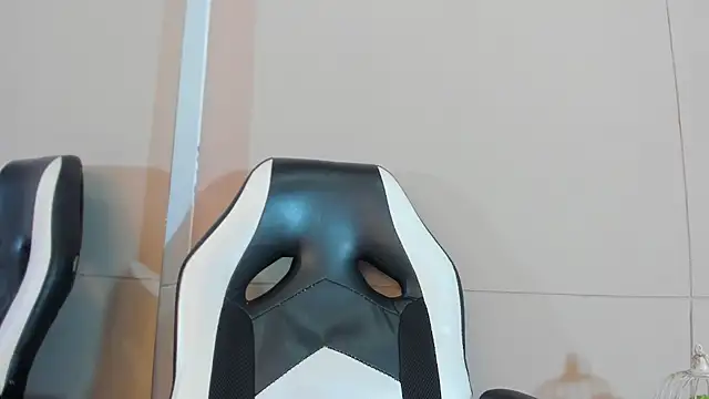 Snapshot of luna_bradley_ chatting on 03.19.26 luna bradley online show from 03.19.26