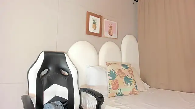 Snapshot of luna_bradley_ chatting on 03.31.26 luna bradley online show from 03.31.26