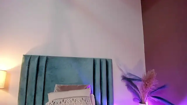 Snapshot of AndraCyruss chatting on 02.21.26 AndraCyruss online show from 02.21.26