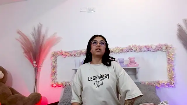 Snapshot of sharlotaustral18 chatting on 03.03.26 sharlotaustral18 online show from 03.03.26