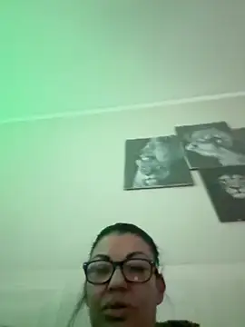 Snapshot of trombaio chatting on 05.01.26 trombaio online show from 05.01.26
