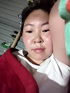 Snapshot of Yiyoongg chatting on 02.28.26 Yiyoongg online show from 02.28.26