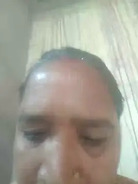 Snapshot of Loomaraj chatting on 02.19.26 Loomaraj online show from 02.19.26