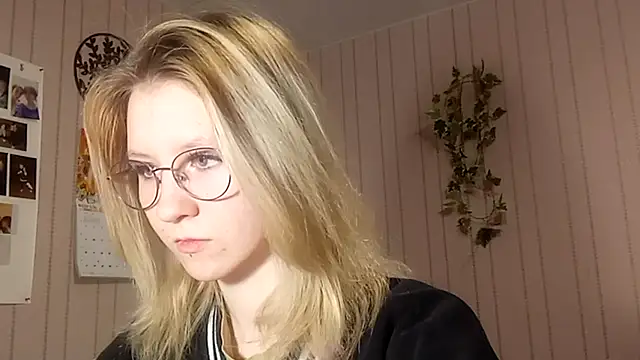 Snapshot of RunawayBr1de chatting on 02.24.26 RunawayBr1de online show from 02.24.26