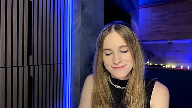 Snapshot of amily_sunray chatting on 05.16.26 amily sunray online show from 05.16.26