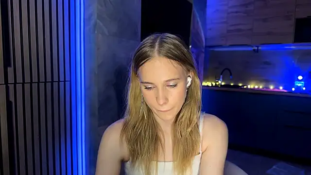Snapshot of amily_sunray chatting on 05.19.26 amily sunray online show from 05.19.26