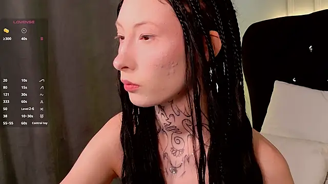 Snapshot of roxy_morrison_x chatting on 06.21.26 roxy morrison x online show from 06.21.26