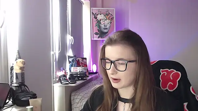 Snapshot of LunaXcherry chatting on 04.19.26 LunaXcherry online show from 04.19.26