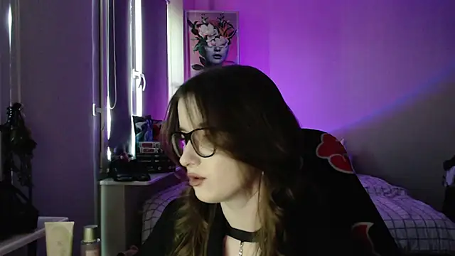 Snapshot of LunaXcherry chatting on 04.21.26 LunaXcherry online show from 04.21.26