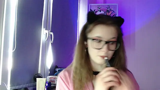 Snapshot of LunaXcherry chatting on 05.20.26 LunaXcherry online show from 05.20.26