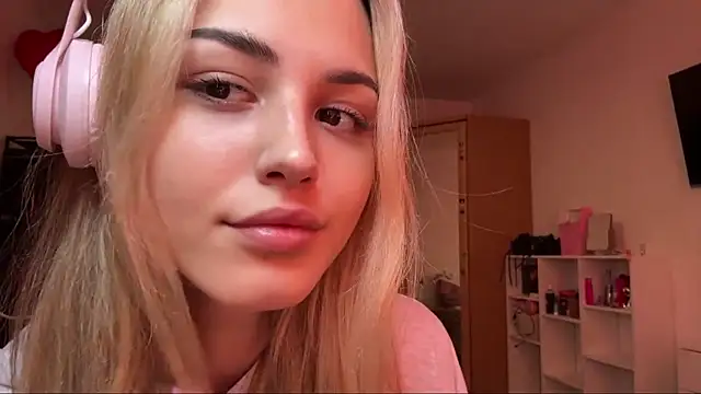 Snapshot of Evva_mayy chatting on 02.20.26 Evva mayy online show from 02.20.26