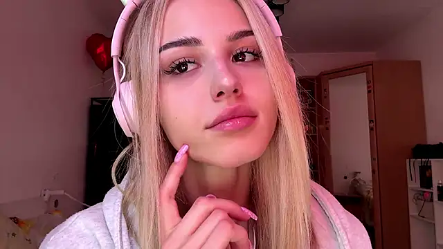 Snapshot of Evva_mayy chatting on 02.26.26 Evva mayy online show from 02.26.26