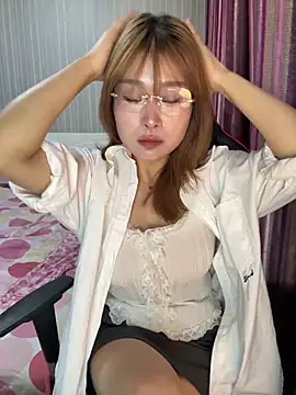 Snapshot of A-cola chatting on 04.23.26 A-cola online show from 04.23.26