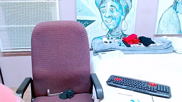 Snapshot of TyraHotxxx chatting on 05.14.26 TyraHotxxx online show from 05.14.26