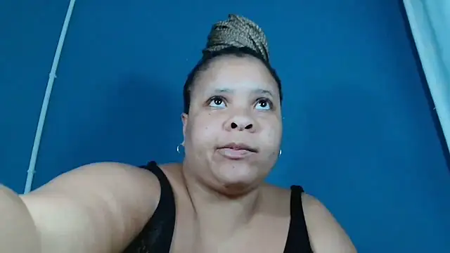 Snapshot of Sweet-Bella17 chatting on 04.30.26 Sweet-Bella17 online show from 04.30.26