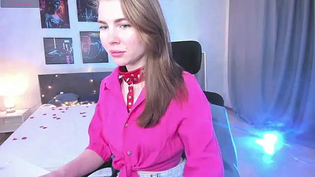 Snapshot of little__isabel chatting on 02.18.26 little isabel online show from 02.18.26