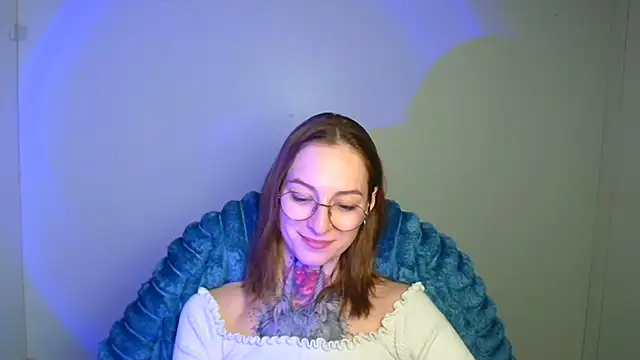 Esmi Winter online show from 02.24.26