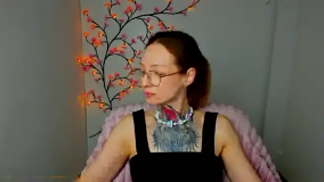 Esmi Winter online show from 03.29.26