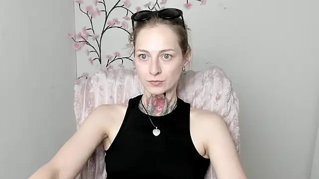 Esmi Winter online show from 06.25.26