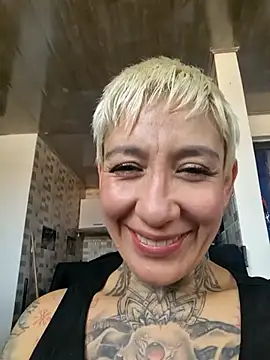 Snapshot of Everlyn_sexx chatting on 07.22.26 Everlyn sexx online show from 07.22.26