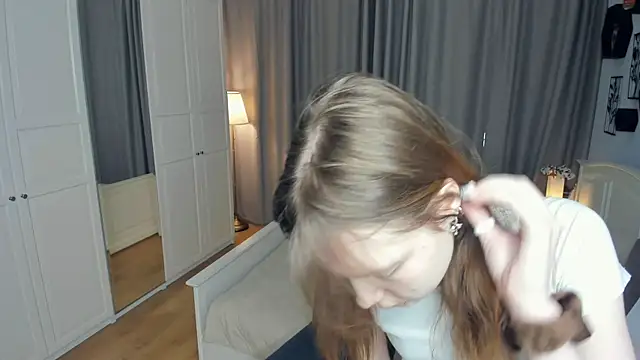 Snapshot of LavenderMitten chatting on 03.21.26 LavenderMitten online show from 03.21.26