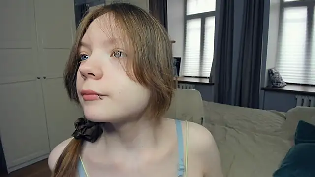 Snapshot of LavenderMitten chatting on 04.27.26 LavenderMitten online show from 04.27.26