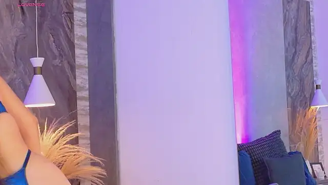 Hannah-Prada online show from 03.18.26