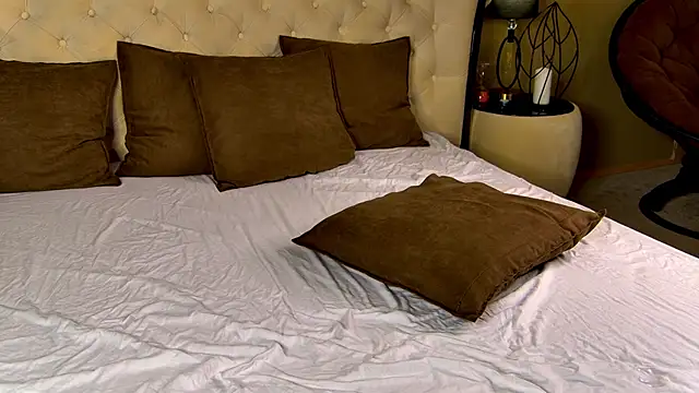 YourSweetArya online show from 04.04.26