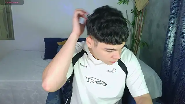 Snapshot of eithan_jonnes chatting on 02.13.26 eithan jonnes online show from 02.13.26