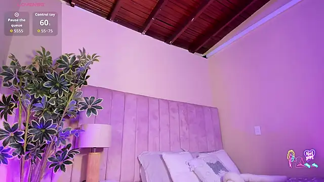 Ashley Beaomunt online show from 03.06.26