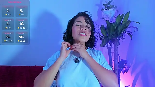 Snapshot of sara-jules chatting on 02.25.26 sara-jules online show from 02.25.26