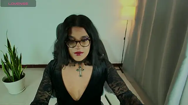 Snapshot of succubus_Vitta chatting on 06.13.26 succubus Vitta online show from 06.13.26