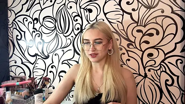 Snapshot of Kat_Catherine chatting on 02.24.26 Kat Catherine online show from 02.24.26