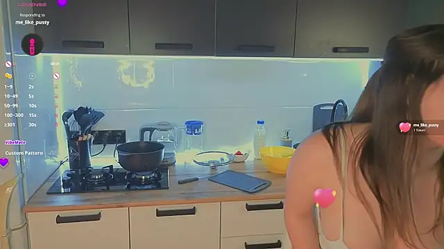 Snapshot of omg__leila chatting on 02.13.26 omg leila online show from 02.13.26