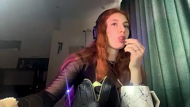 Snapshot of AliceCarrol chatting on 02.16.26 AliceCarrol online show from 02.16.26