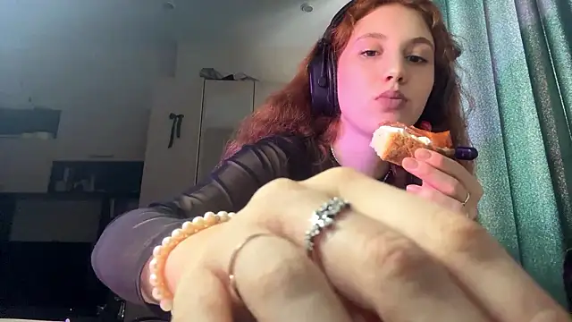 Snapshot of AliceCarrol chatting on 02.24.26 AliceCarrol online show from 02.24.26