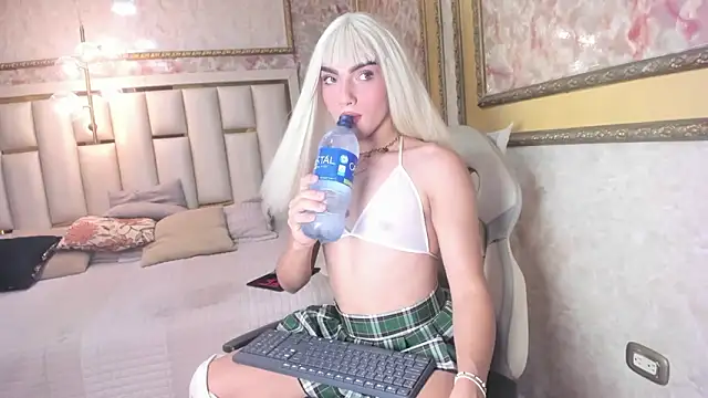 Snapshot of Veronica_hottie chatting on 03.04.26 Veronica hottie online show from 03.04.26