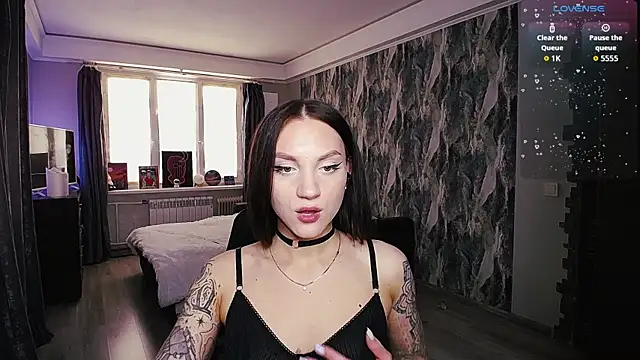 Snapshot of comeherehoney chatting on 02.25.26 comeherehoney online show from 02.25.26