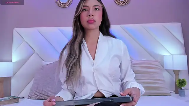 Snapshot of ValeryGomezz chatting on 04.23.26 ValeryGomezz online show from 04.23.26